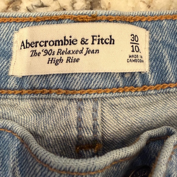 Abercrombie 90’s relaxed Jean - high rise - cuffed - size 30L or 10L - Picture 2 of 3